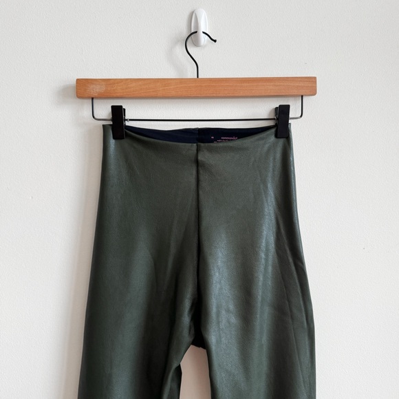 🏷️ SOLD • COMMANDO • Perfect Control Faux Leather Leggings in Pine • Medium - Picture 3 of 10
